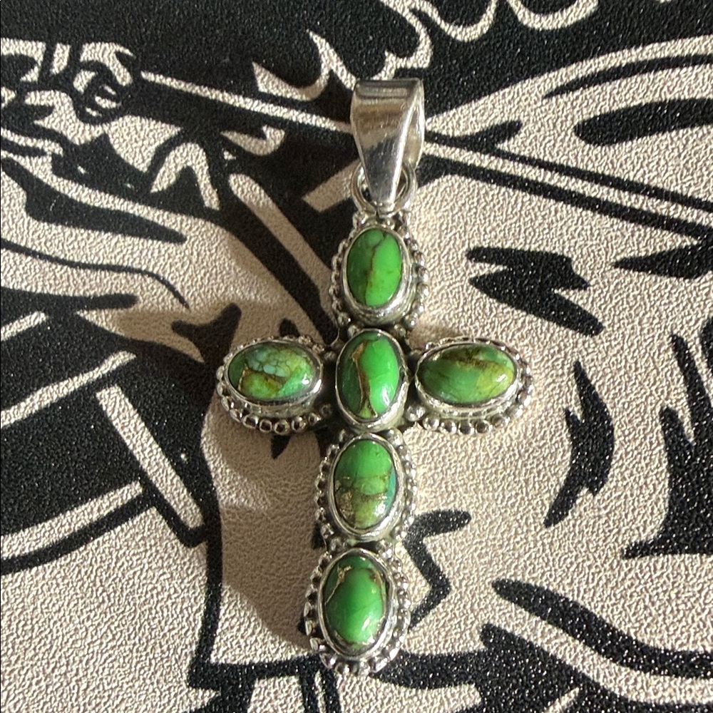 Beautiful Green Apple Turquoise Cross Pendent
Sterling Silver .925
